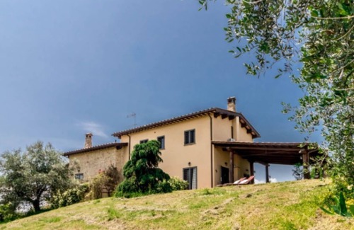 Selci House | Panoramic stone farmhouse in sabina with communal pool near