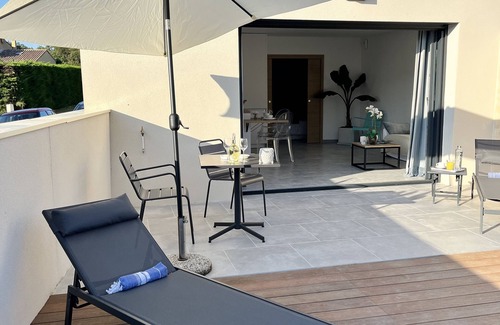 Maubec House | Panoramic view of the Luberon heated swimming pool