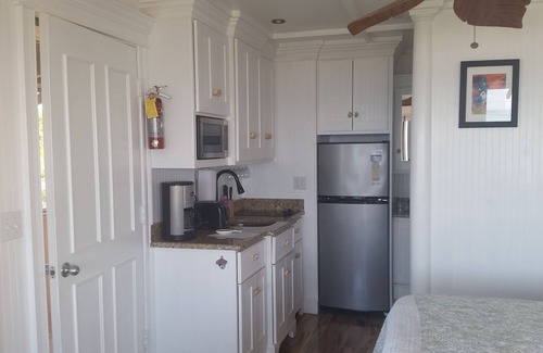 North Truro Apartment | PANORAMIC VIEWS! Front Studio Unit Beach Across Street.