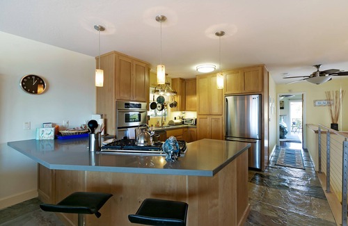 Bay Park House | Panoramic views of Mission Bay - now with AC, Jacuzzi & updated master bath
