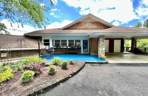 Gatlinburg - Pigeon Forge House | Panoramic Vista- Gatlinburg Hot Tub/Pool Access