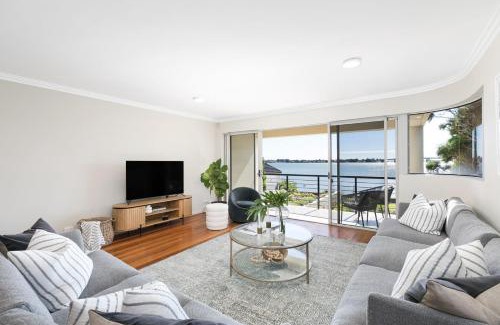 Sylvania Apartment | Panoramic Water View Apartment