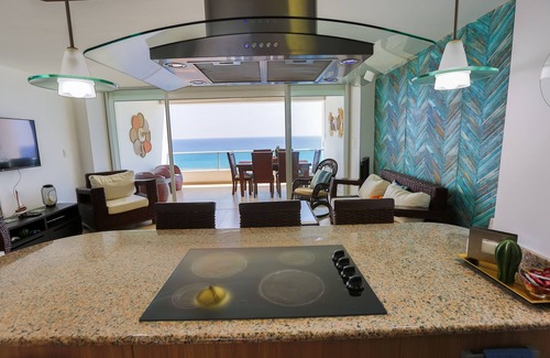 Villas Del Mar Apartment | PanoramicView| Beachfront| Fast WiFi| FullKitchen
