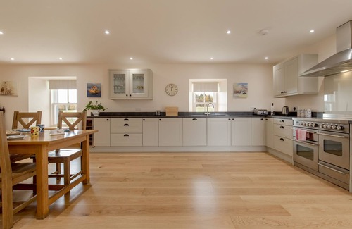 Mauchline Cottage | Pant Farmhouse - a house that sleeps 12 guests in 6 bedrooms