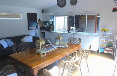 Torquay Villa | Pantai Indah (Beautiful Beach) Villa, Hervey Bay