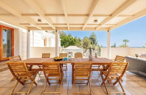 Rodhia House | Pantanassa Palm Tree Mansion