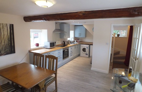 Castle Bytham Cottage | Pantiles Cottage in Rutland, the heart of England. Self catering, sleeps 4.