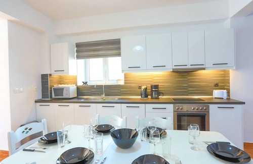 Agios Stefanos Apartment | Paola House: Modernly designed property for 6, centrally in Saint Stefanos