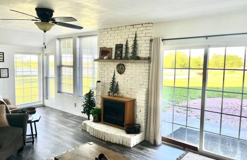 Olney Cabin | Papa's Cabin - Enjoy the peace and quiet with 40 acres and a 5 acre lake!