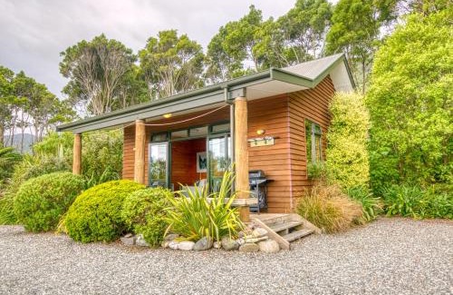 Barrytown House | Paparoa Beach Hideaway with Hot Tub