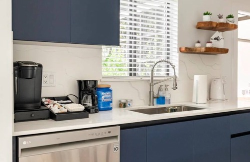 Coral Terrace House | Papas Villa Duplex Centrally Located in Miami. Both units included.