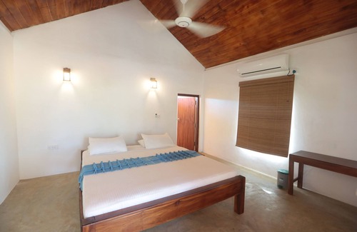 Pottuvil Hotel | Paper Moon Kudils