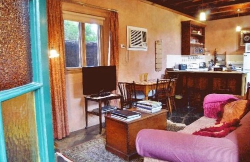 North Adelaide Cottage | Paprika Cottage - Buxton Manor