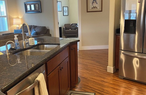 Salem House | Par 4 Fabulous 4 bedroom next to Salem Oregon Golf Course, 6 miles to downtown.