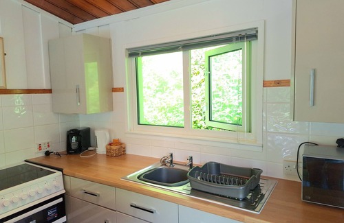 Saint Gennys Cottage | Parada Cottage@Mineshop Holiday Cottages, a woodland stroll to Crackington Haven