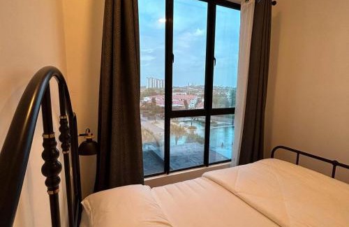 Taman Bukit Mewah Apartment | Paradigm Mall 1BR-Poolview-Netflix-WiFi by JB RelaX Homestay
