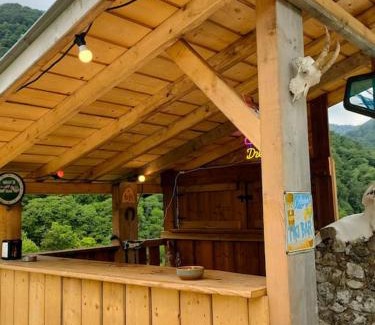 Louvie Juzon Villa | paradis perdu piscine jacuzzi billard baby-foot