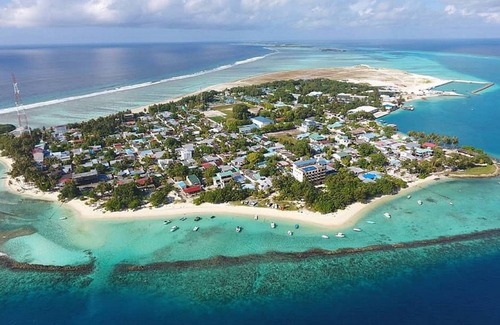 Thulusdhoo Island Resort | Paradise 4* Hotel - Rooftop Pool - Exec. Suite