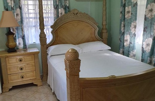 Vieux Fort Quarter House | Paradise Apartment, Black Bay