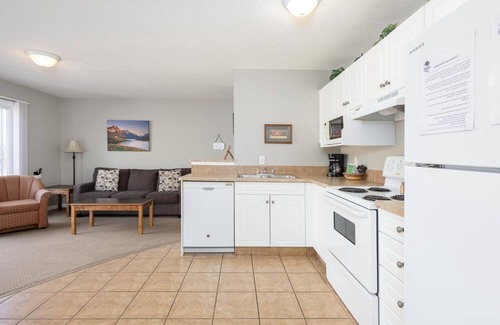Lethbridge Condo | Paradise Canyon Golf Resort - Luxury Condo M401