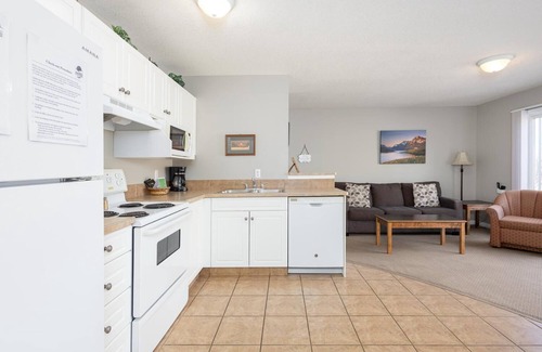 Lethbridge Condo | Paradise Canyon Golf Resort - Luxury Condo M399