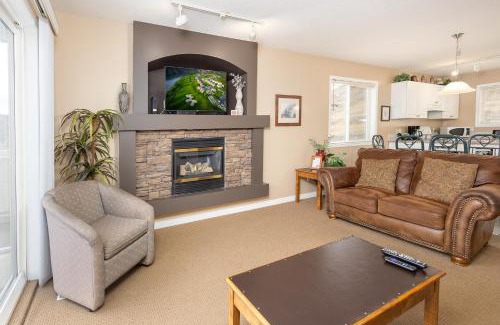 Lethbridge Apartment | Paradise Canyon Golf Resort - Luxury Condo U399