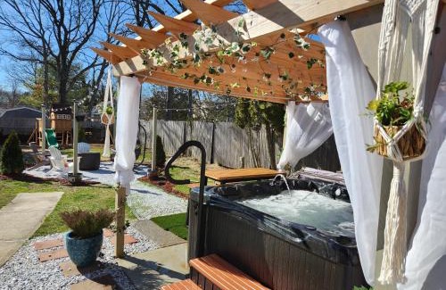 Mastic House | Paradise Citadel, Htd pool hottub Golf Basketball
