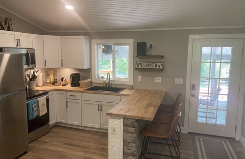 Williamstown Cottage | Paradise Cove on the Lake with Dock and Firepit - 7 miles to the Ark!