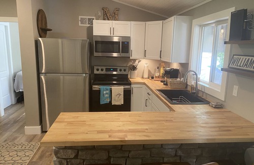 Williamstown Cottage | Paradise Cove on the Lake with Dock and Firepit - 7 miles to the Ark!
