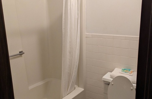 Red Lake Falls Hotel | Paradise Falls Motel & Liquor LLC