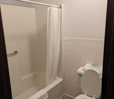 Red Lake Falls Hotel | Paradise Falls Motel & Liquor LLC