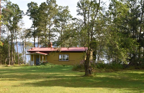 Sjuhult House | Paradise home by a lake, for anglers, canoeists, hikers and cyclists