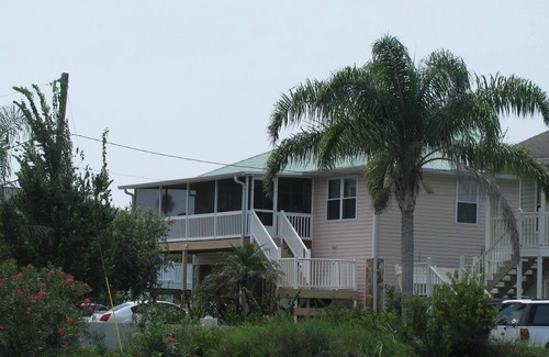 Crystal River House | Paradise Home, view the sunsets and the Sunrise from your Porch