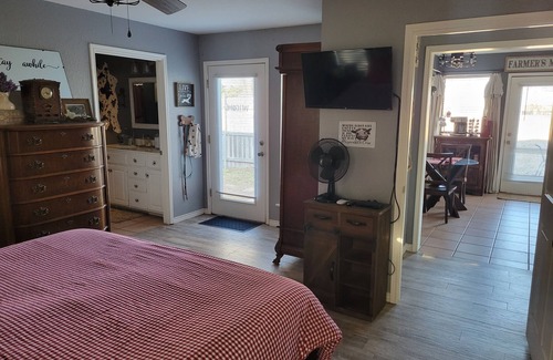 Decatur House | Paradise in the country w/Pool & hot tub! Unplug & Recharge. Pet friendly