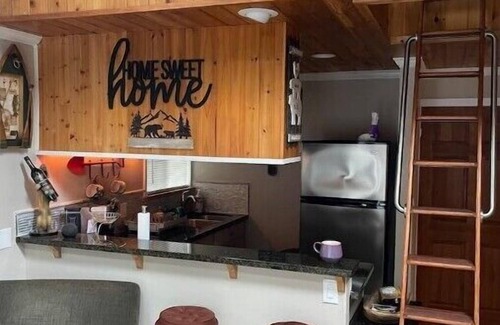 East Lake Hills Cabin | Paradise Loft at Timber Creek