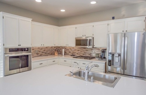 Henderson House | 🌴🏊‍♂️🌞⛳Paradise off the strip, 4BR+Big Loft+Fun Backyard