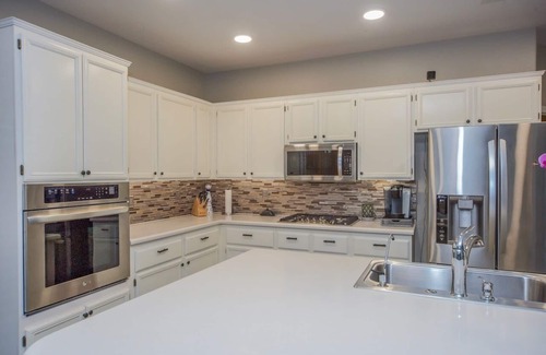 Henderson House | 🌴🏊‍♂️🌞⛳Paradise off the strip, 4BR+Big Loft+Fun Backyard