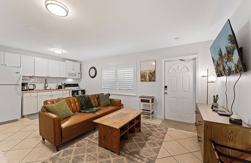 Stuart Apartment | Paradise Pocket - Unit B