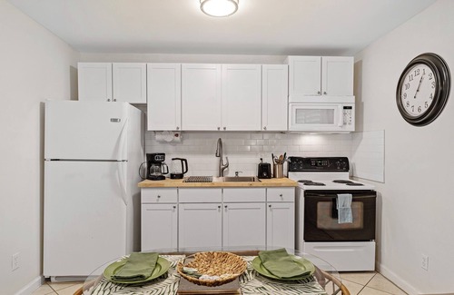 Stuart Apartment | Paradise Pocket - Unit B