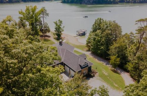 Tazewell Apartment | Paradise Point on Norris Lake