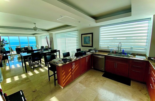 Puerto Vallarta Resort | PARADISE ๐ด SHANGRI-LA โฑ๏ธ OCEAN-BAY-BEACH - 3 BDR - 3 BA - LUXURY CONDOn