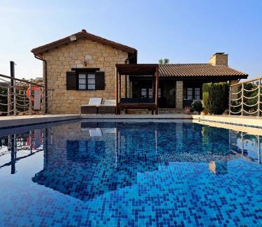 Maroni House | Paradise Traditional House