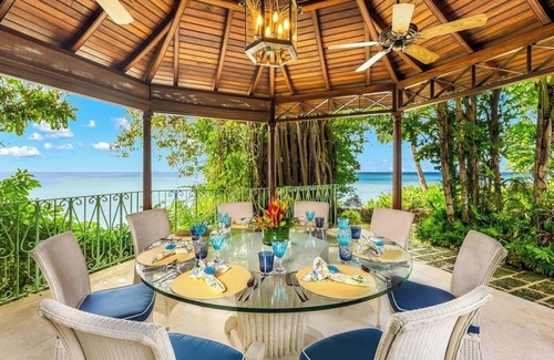 Merlin Bay Villa | PARADISIACAL BEACHFRONT VILLA!