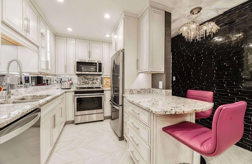 Downtown Condo | Paradiso - Divine Condo, Perfect Location Walkable to Everything Downtown