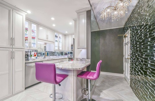 Downtown Condo | Paradiso - Divine Condo, Perfect Location Walkable to Everything Downtown