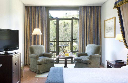 San Juan de Parres Hotel | Parador De Cangas De Onis