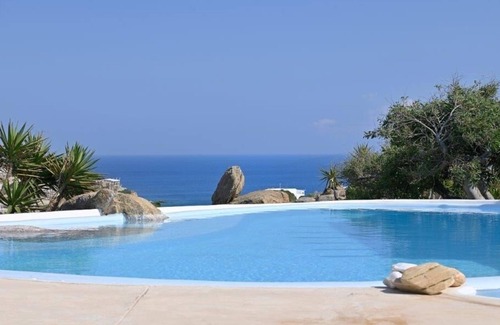 Paraga Villa | PARAGA SEA VIEW VILLA 2 WALKING DISTANCE to BEACH n by Calypso Sunset Villas