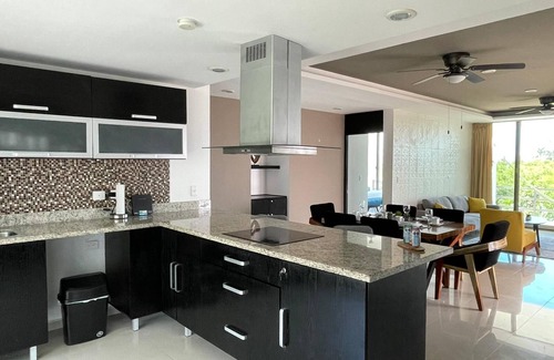 Villa Juarez Condo | Paraiso304; Entire Luxury Condo 3 minute walk from the beach