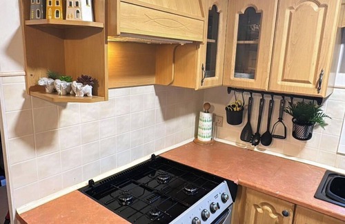 Llanarmon-yn-Ial Cabin | Parcfarm holiday park Mold 3-Bed Caravan, Sleeps 6