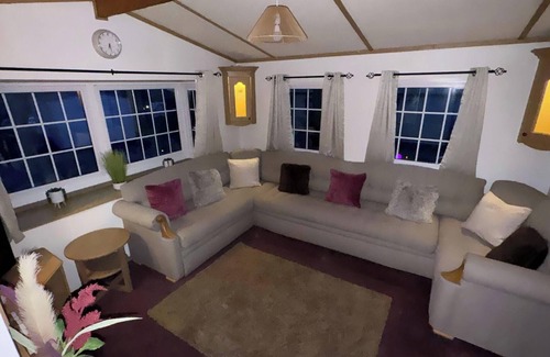 Llanarmon-yn-Ial Cabin | Parcfarm holiday park Mold 3-Bed Caravan, Sleeps 6